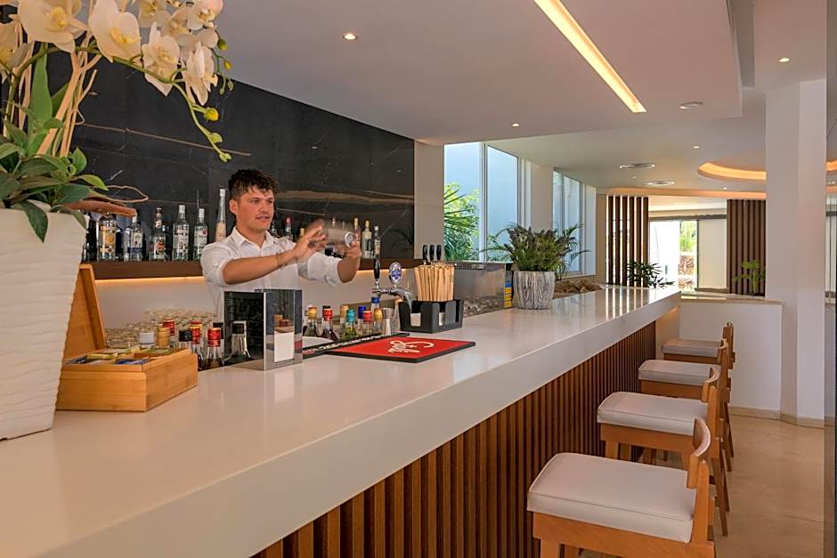 Hotel Niriides Beach