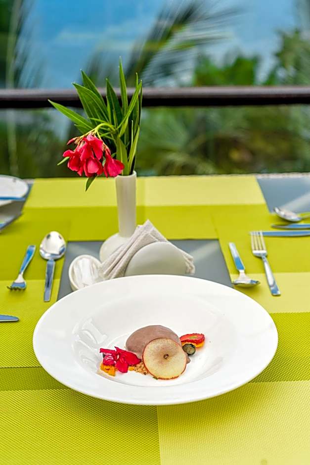 CityBlue Creekside Hotel & Suites