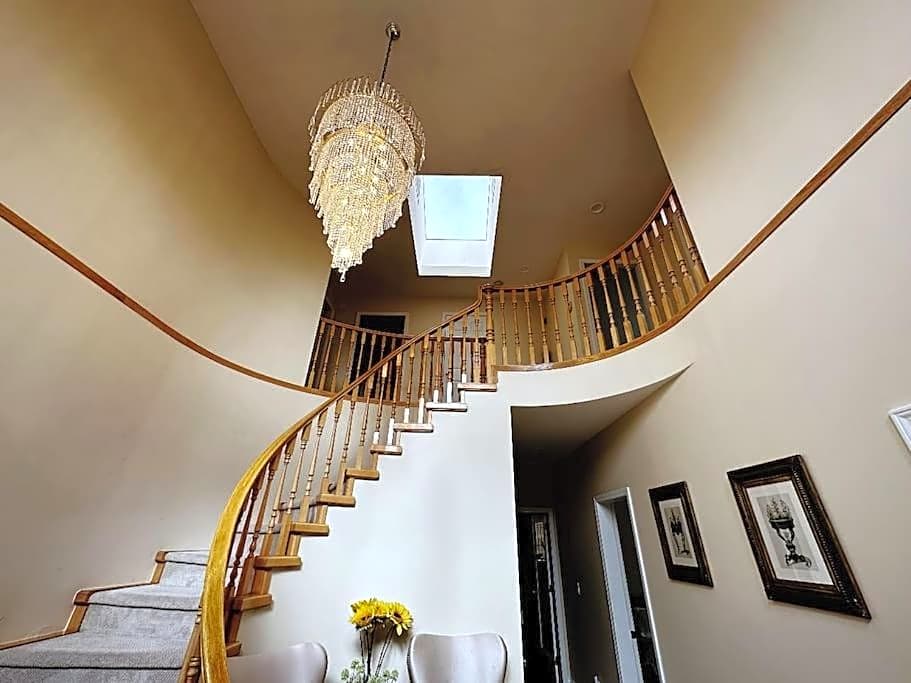 Super Cosy 8Bed & 6Bath in Vancouver heart near to airport and DownTown