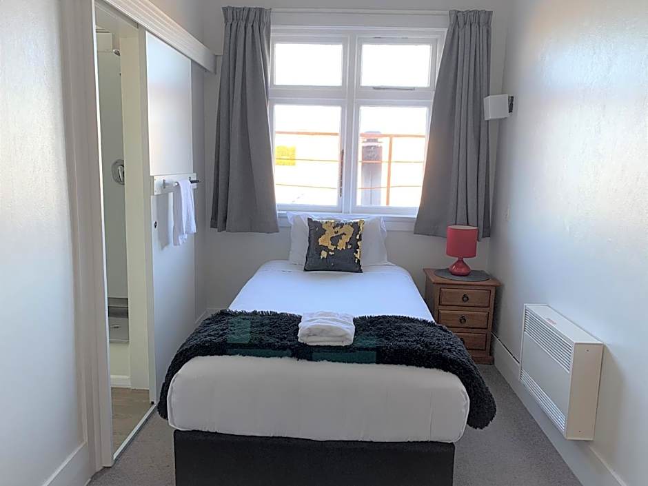 Ranfurly Hotel