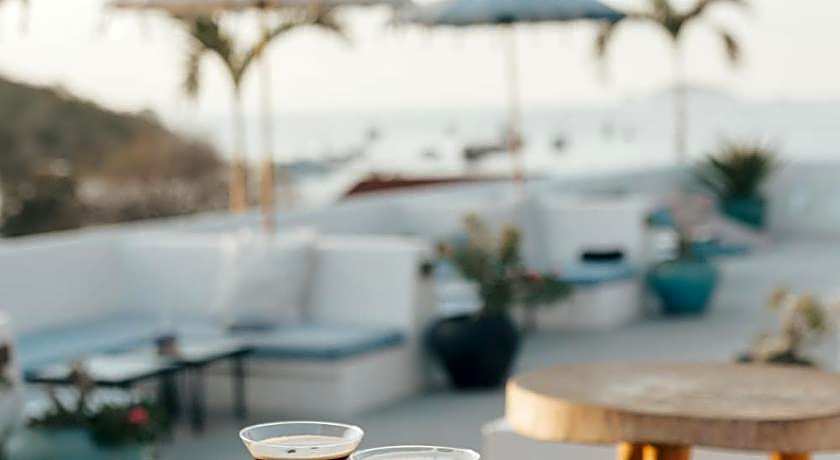 Seaesta Komodo Hostel & Hotel