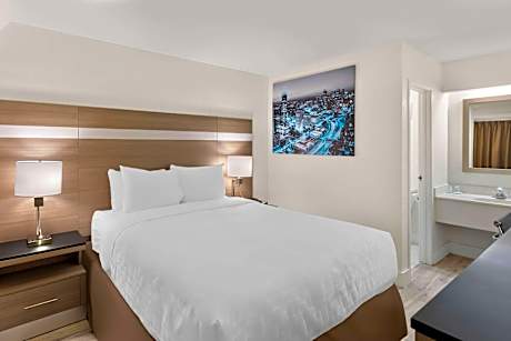 1 Queen Bed Nonsmoking