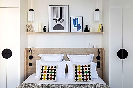 Superior Queen Room with Walk-In Shower - Mobility Accessible