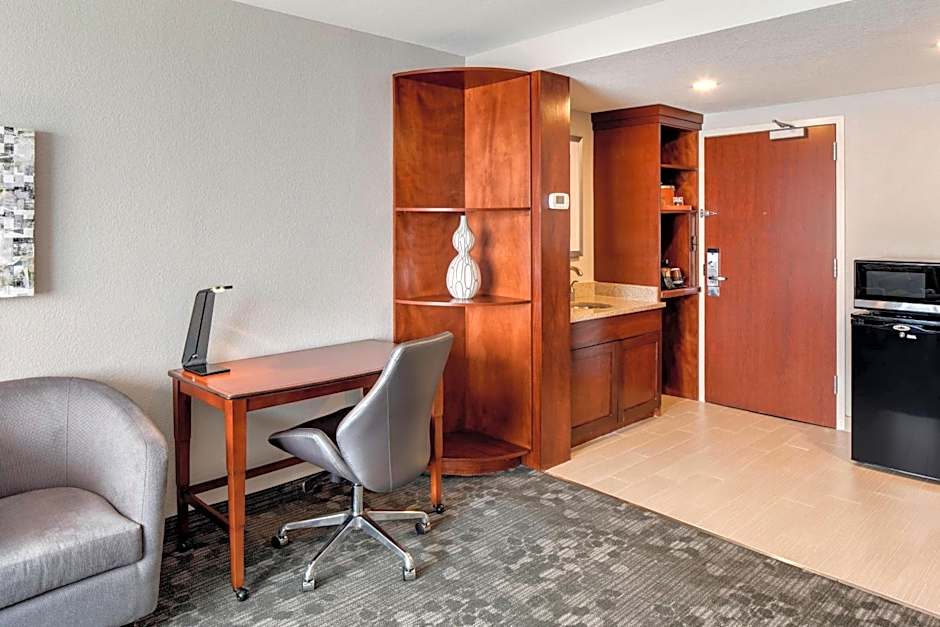 Courtyard by Marriott Boston Logan Airport