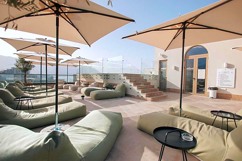 Infinity Hotel & More