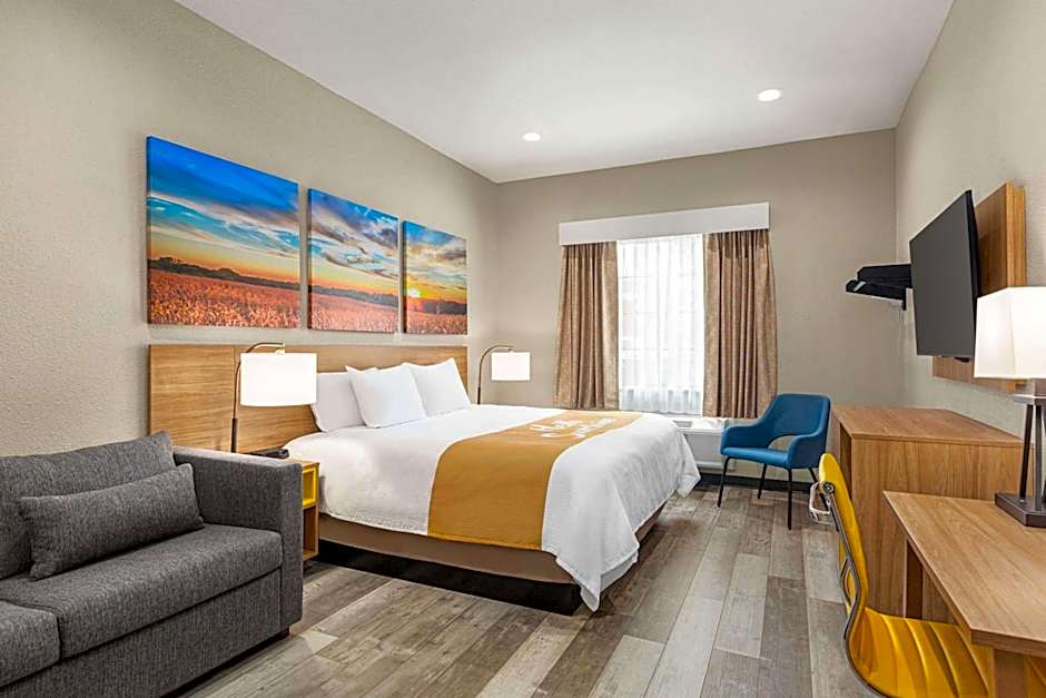 Days Inn & Suites by Wyndham Greater Tomball