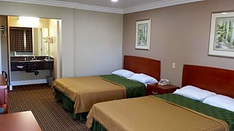 Standard Queen Room with Two Queen Beds