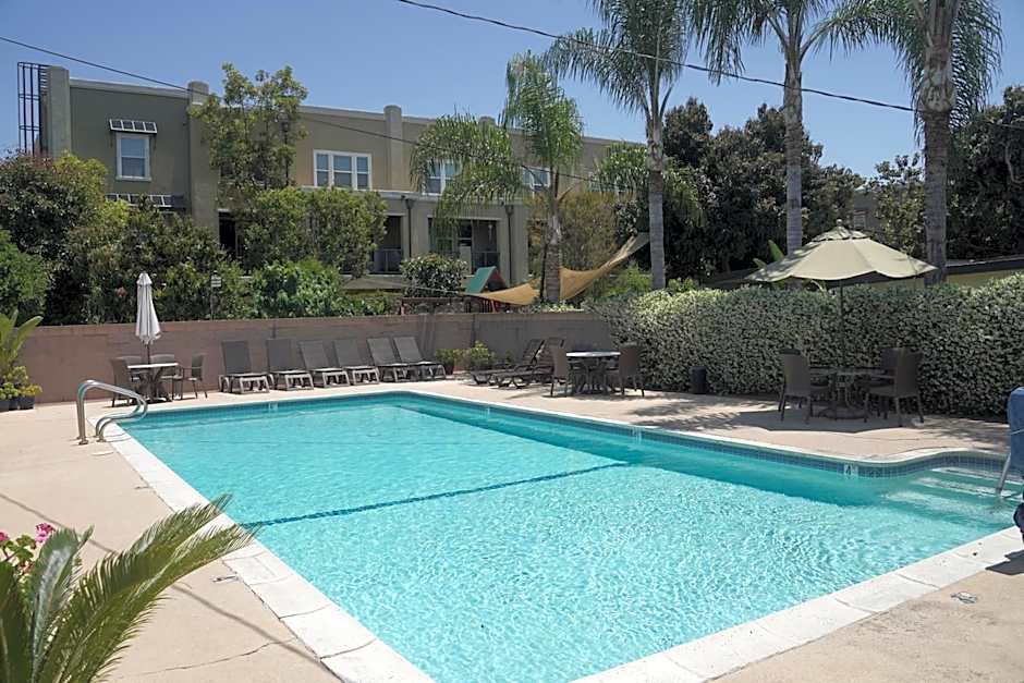 Harbor Inn & Suites