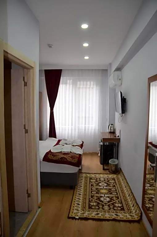 The Reina Hotel