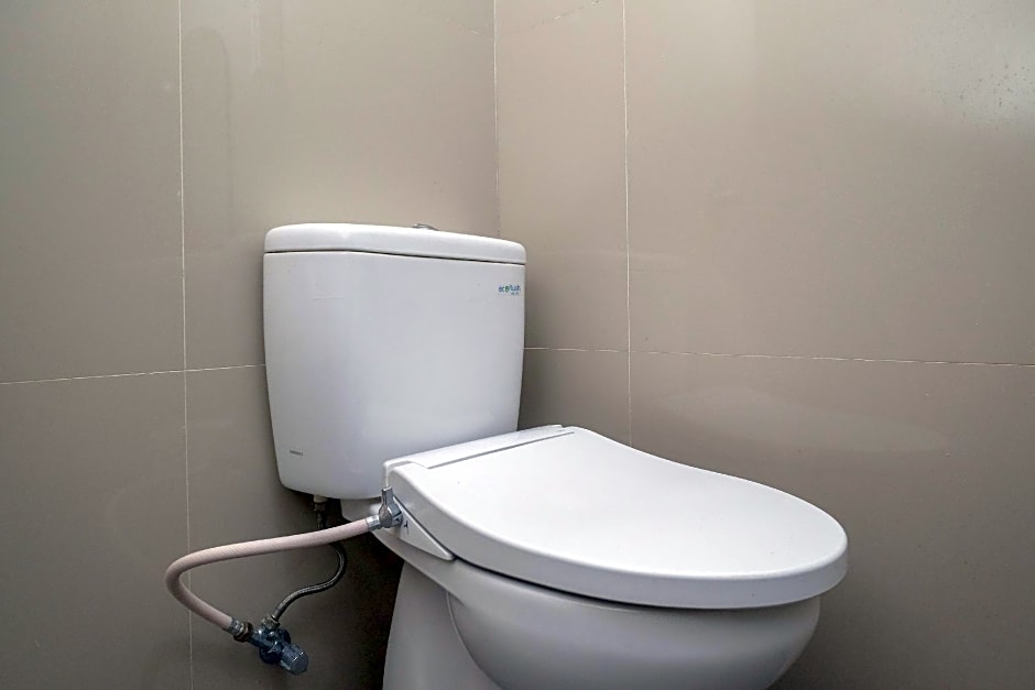 RedDoorz near Alun Alun Magelang 2