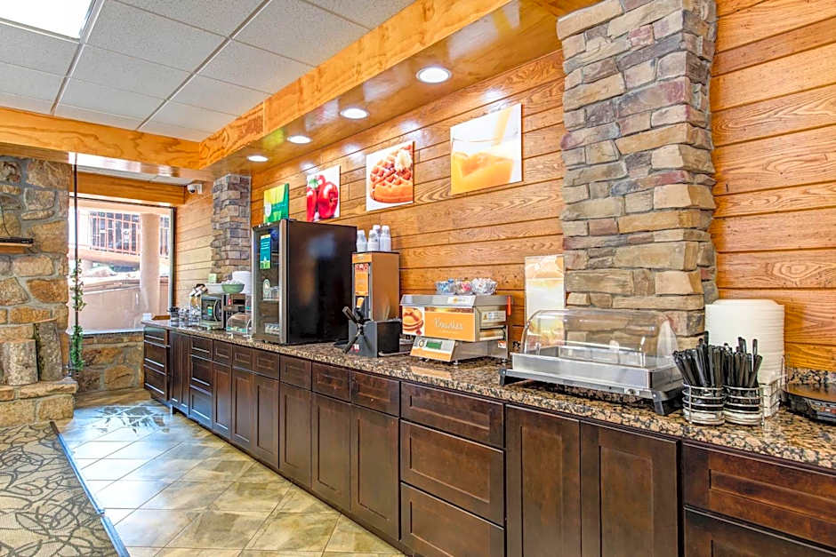 Quality Inn Creekside - Downtown Gatlinburg