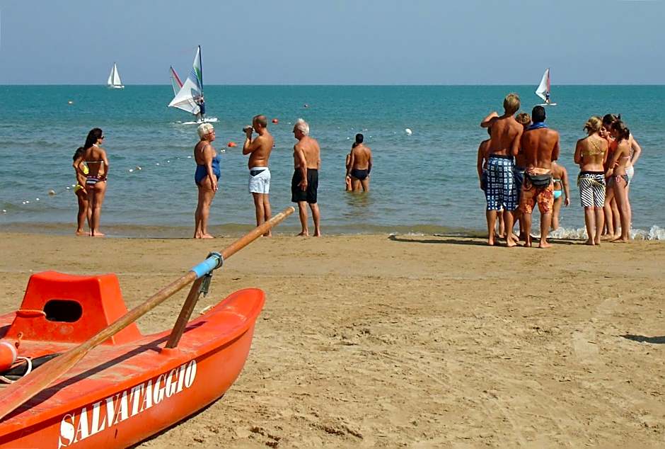 Baia Degli Aranci Suite & Apartments