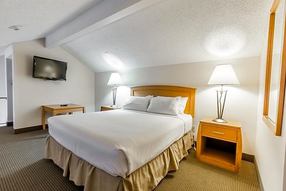 RiverTree Inn & Suites