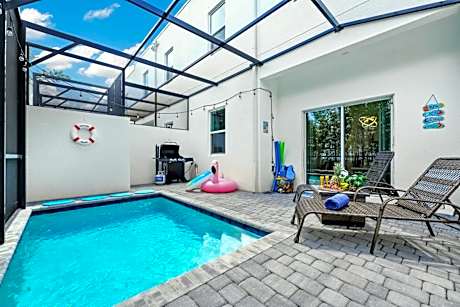 Heated Pool-2 King bed home close to Disney