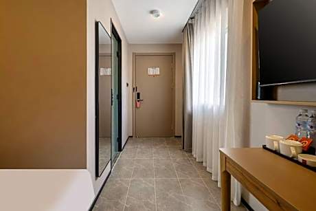 THK - Guest Room, First Class