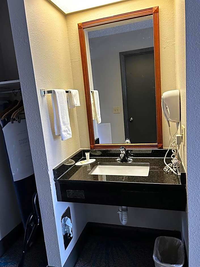 Days Inn by Wyndham Dahlonega University Area