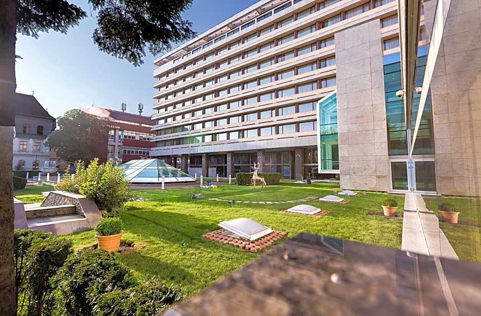Hotel Aro Palace