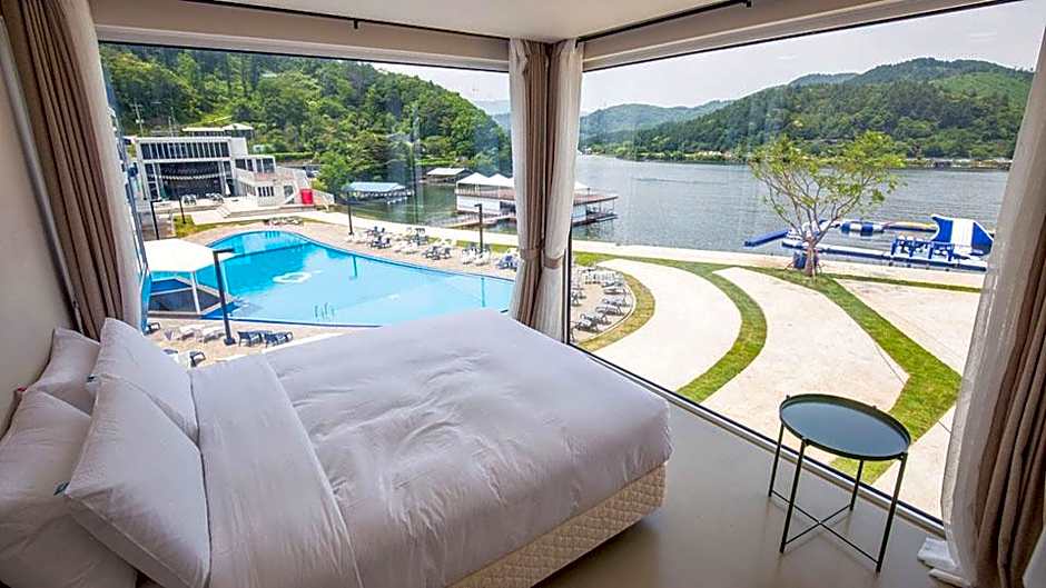 Parotia waterhouse hotel