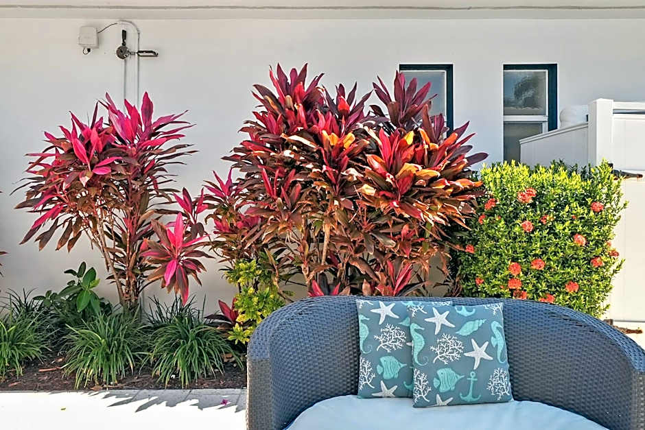 Hollywood Beach Suites and Hotel