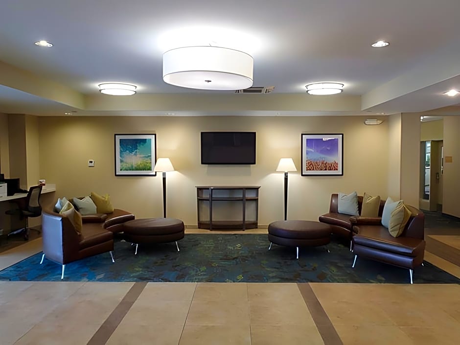 Candlewood Suites Lenexa - Overland Park Area