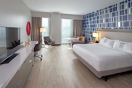 Deluxe King Room - Mobility Access/Non-Smoking