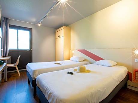 Triple Room with Three Single Beds