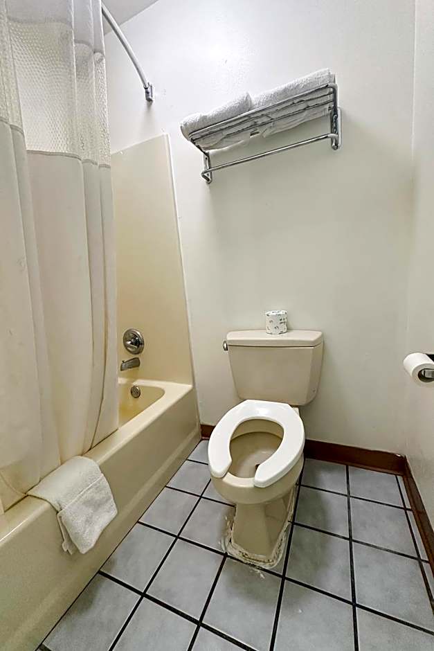 Bonita Lakes Inn by Capital O Meridian I20