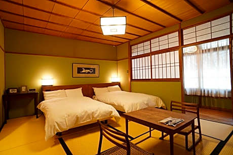 Superior Twin Room with Shared Bathroom - "Chuyo"