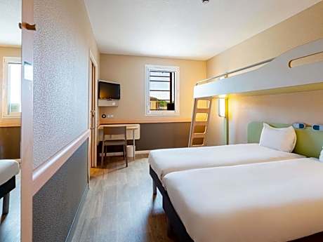 Triple Room with Three Single Beds
