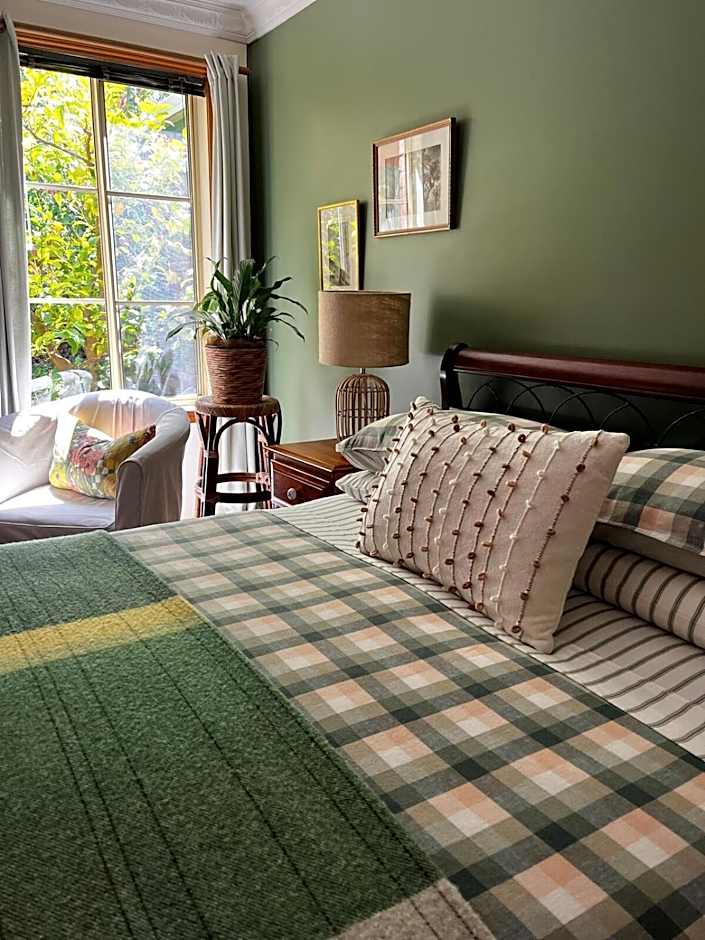 Green Gables B&B Waterfront Apartment or Garden Studio