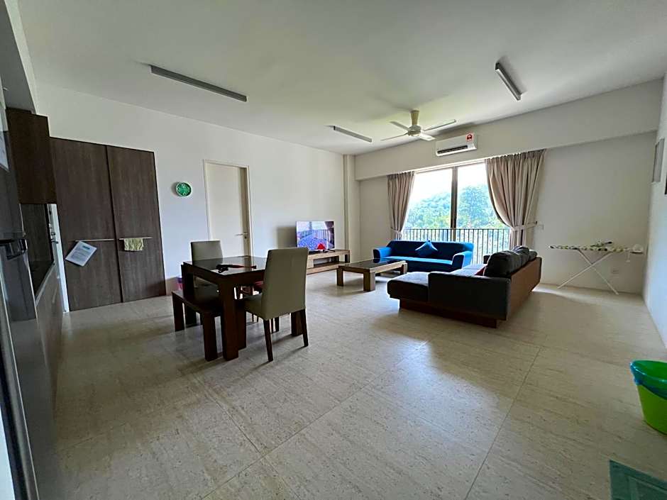 By The Sea Partial Seaview n Mountain View 383