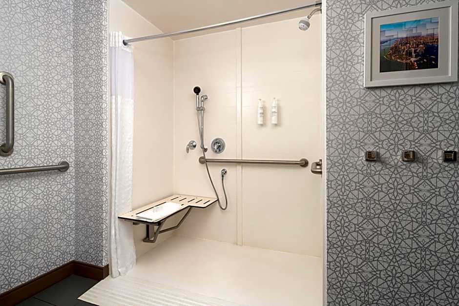 Hampton Inn By Hilton & Suites Yonkers - Westchester, NY