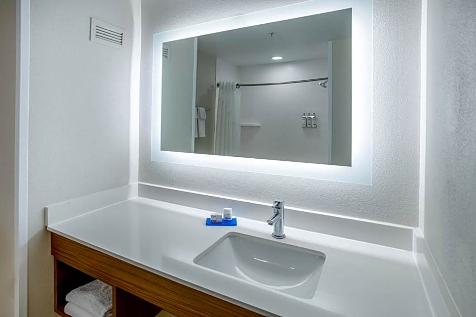 Holiday Inn Express Hotel & Suites Salisbury - Delmar By IHG