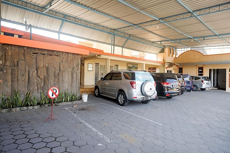 RedDoorz Plus @ Laweyan