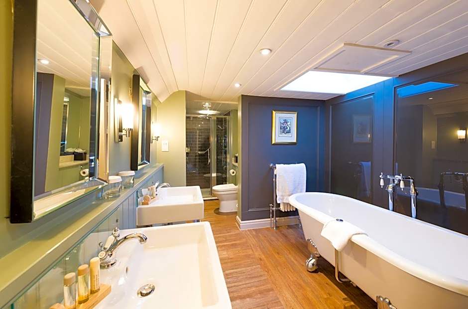 The Crown Manor House Hotel