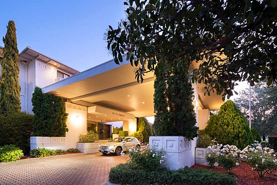 Ramada by Wyndham Diplomat Canberra