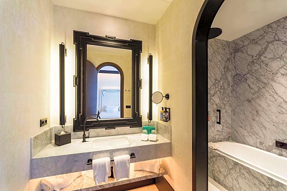 Hotel Montera Madrid, Curio Collection by Hilton