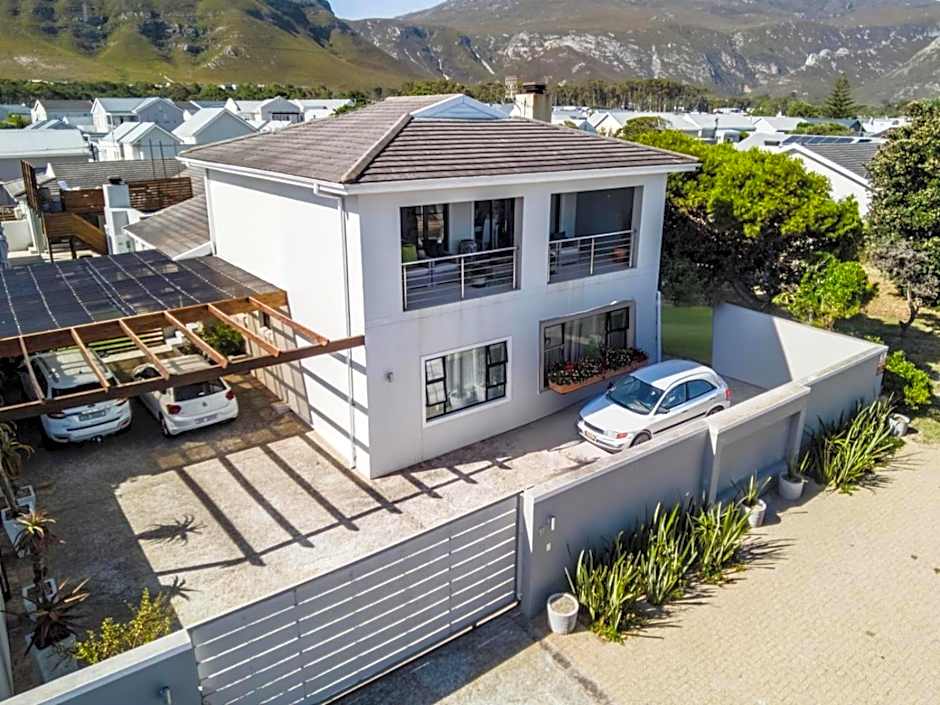 Hermanus Cliff Path Lodge - No Load-shedding