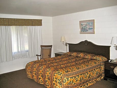 Queen Room - Non-Smoking