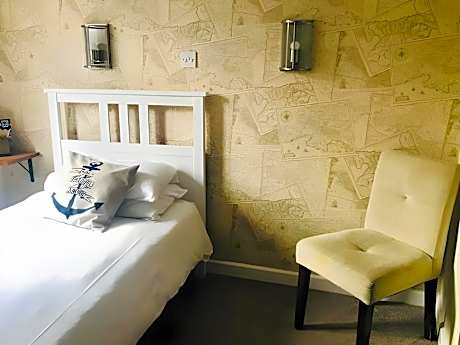 double room-ensuite with shower