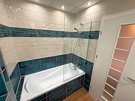 One-Bedroom Deluxe Apartment