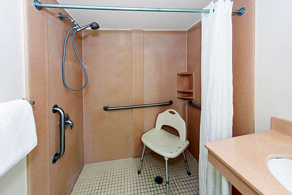 Super 8 by Wyndham North Palm Beach