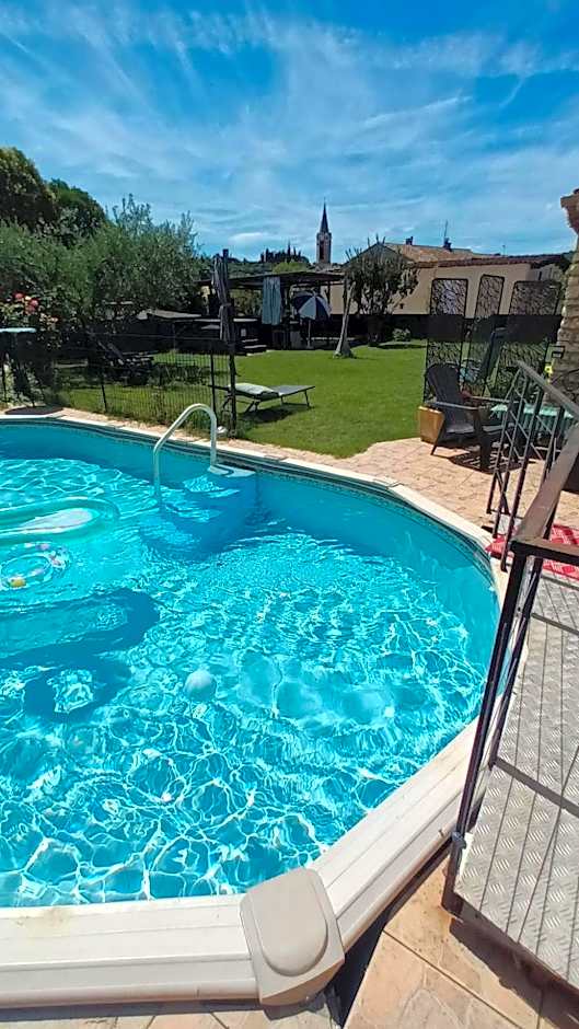 Chambres d'hôtes & jacuzzi - A l'ombre des amandiers