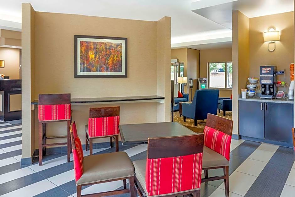 Comfort Suites Inn At Ridgewood Farm