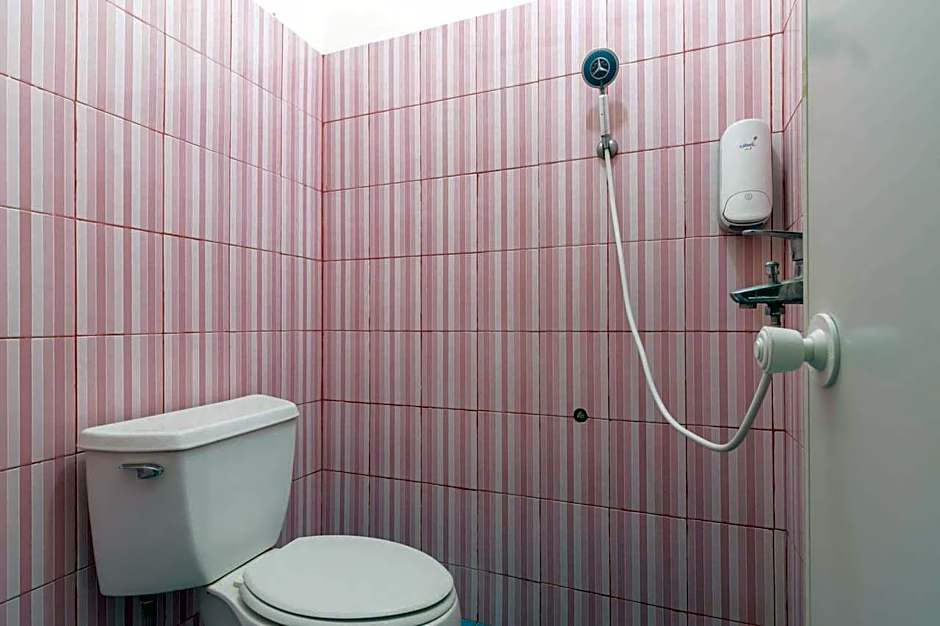 RedDoorz near Pondok Indah Water Park