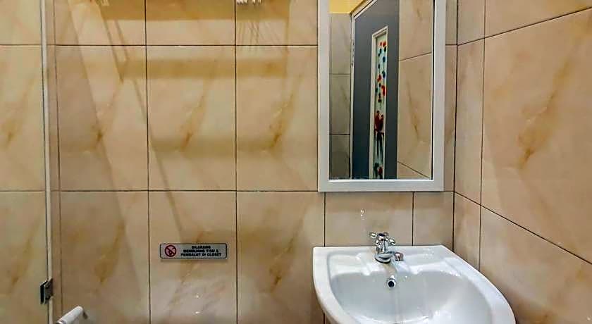 Urbanview Hotel Sakura Kampung Inggris Pare by RedDoorz