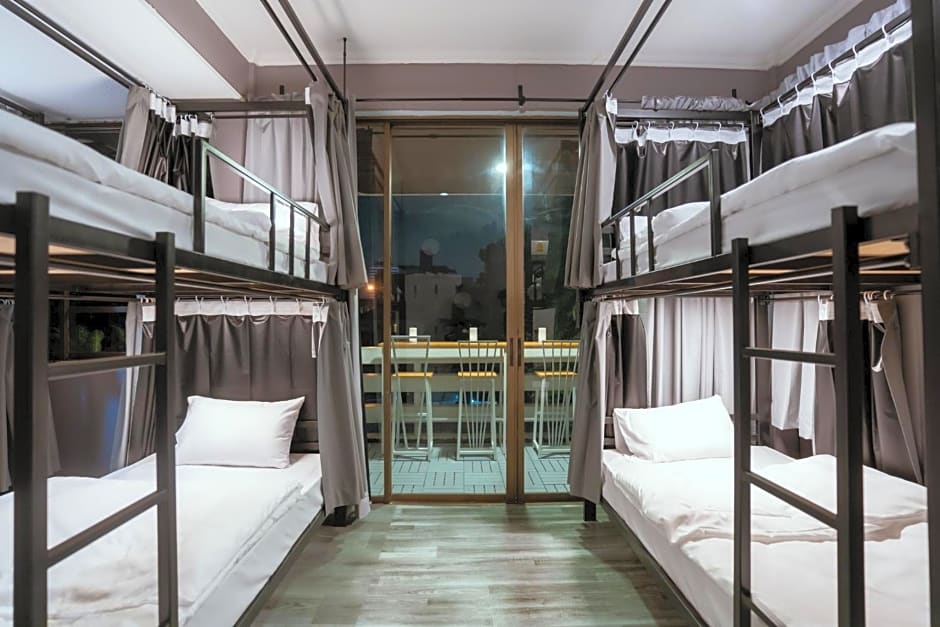 420 Hostel - Ekkamai Buds & Beds