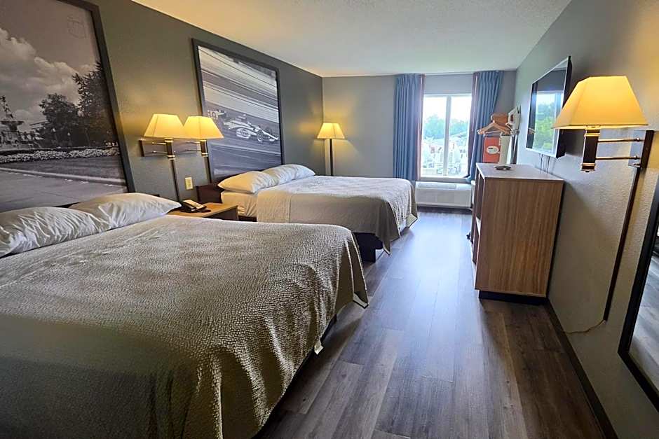 Super 8 by Wyndham Cloverdale IN