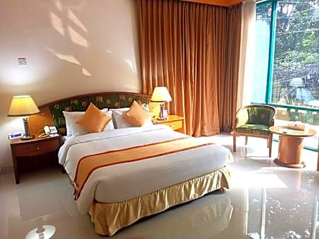 Deluxe Double Room with Lake View