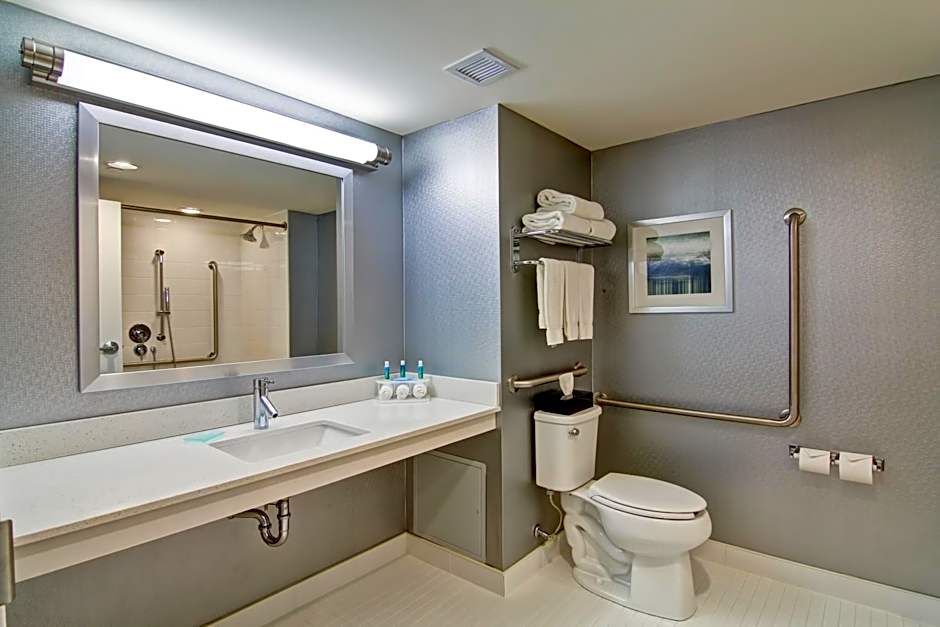 Holiday Inn Express & Suites Oshawa Downtown By IHG